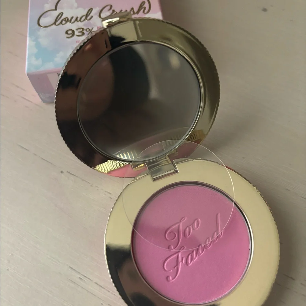 NWT Too Faced Cloud Crush Blurring Powder Blush - candy clouds